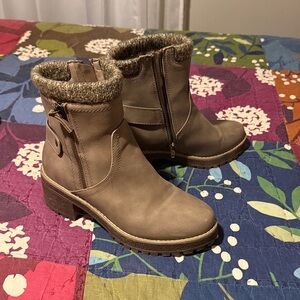 Cliffs: Women’s Taupe Knit-Trim Ankle Boots